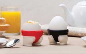 Si chiamano Sumo Eggs e sono portauova di design ispirati ai gloriosi lottatori di Sumo