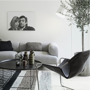 tela delizioso appartamento svedese arredato dalla stylist d’interni Lotta Agaton in perfetto stile nordico nei toni del bn