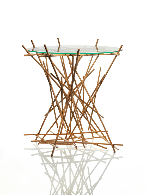 design 'Blow-Up Bamboo Table' dai Fratelli Campana per Alessi, il 2010, parte della collezione 'Blow-Up di bambù' del duo brasiliano