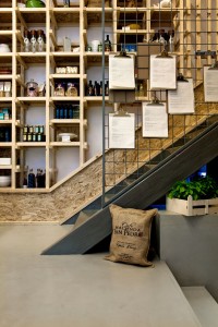 pubb IT-cafe-divercity-architects-athens-greece-photo-nikos-alexopoulos-yatzer-9