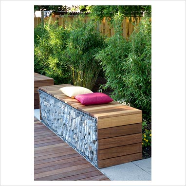 complementi Bench made from wood and gabions backed by Fargesia murielae - Bamboo hedge