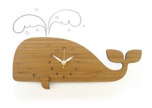 balena orologio-muro di Decoylab Design Studio fatti a mano in bambù ecologico con superficie trattata con oli naturali