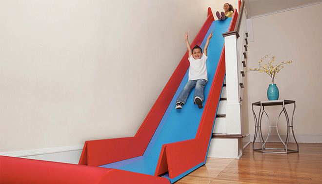 parco giochi scivolo la designer statunitense Trisha Cleveland ha ideato Slide rider uno scivolo smontabile adatto per collegare due piani di una casa