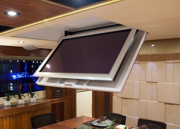 Tv staffa tv motorizzata da soffitto architettura e design a roma Tv scomparsa soffitto