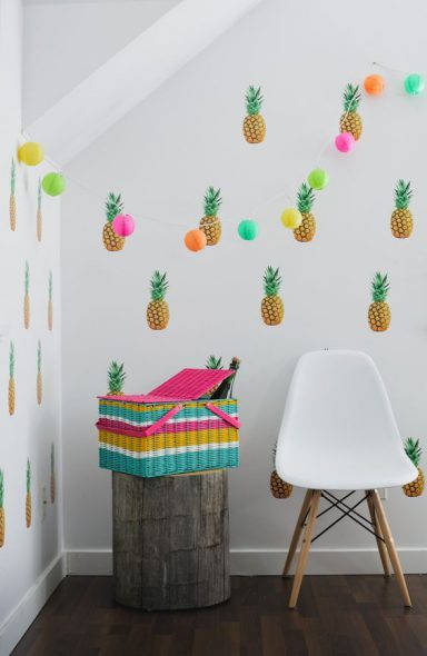 Arredare con le ananas, saluto all’estate. - image Carta-da-parati-ananas-mercatino-dei-piccoli-384x590-1 on http://www.designedoo.it