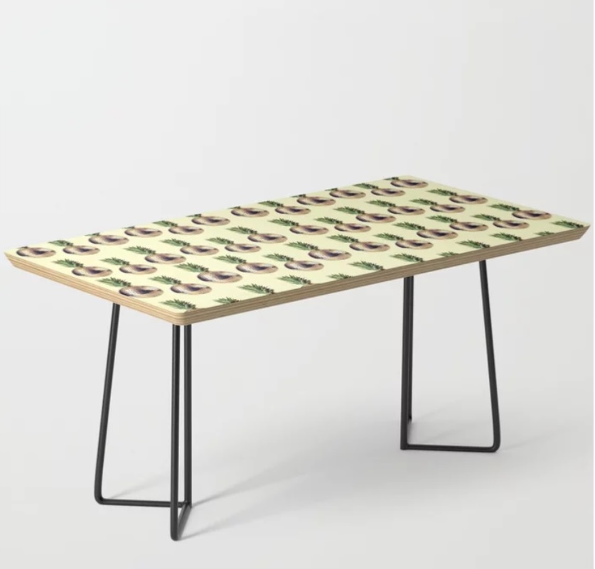 Arredare con le ananas, saluto all’estate. - image ananas-party-pineapple-coffe-table-by-kiki-collagist on http://www.designedoo.it