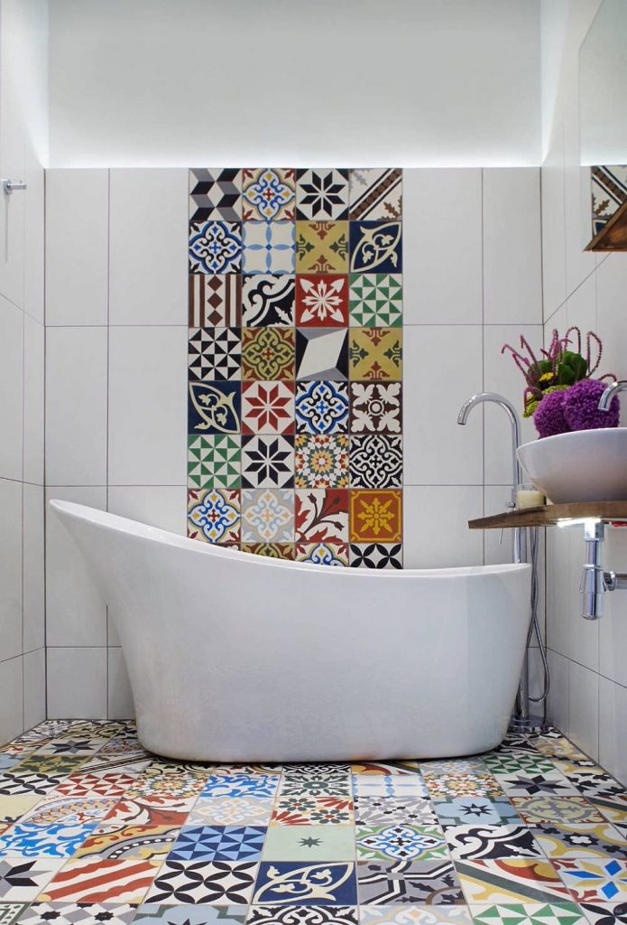Arredare il bagno in stile moderno: come scegliere mobili e sanitari - image mobile-b-1-Bagno-moderno-Mediterraneo-per-chi-ama-le-piastrelle-patchwork-695x1024 on http://www.designedoo.it