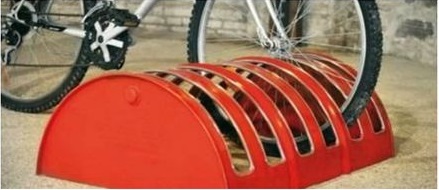 Riutilizzare le bobine di legno per arredi di design - image esterno-portabici on http://www.designedoo.it