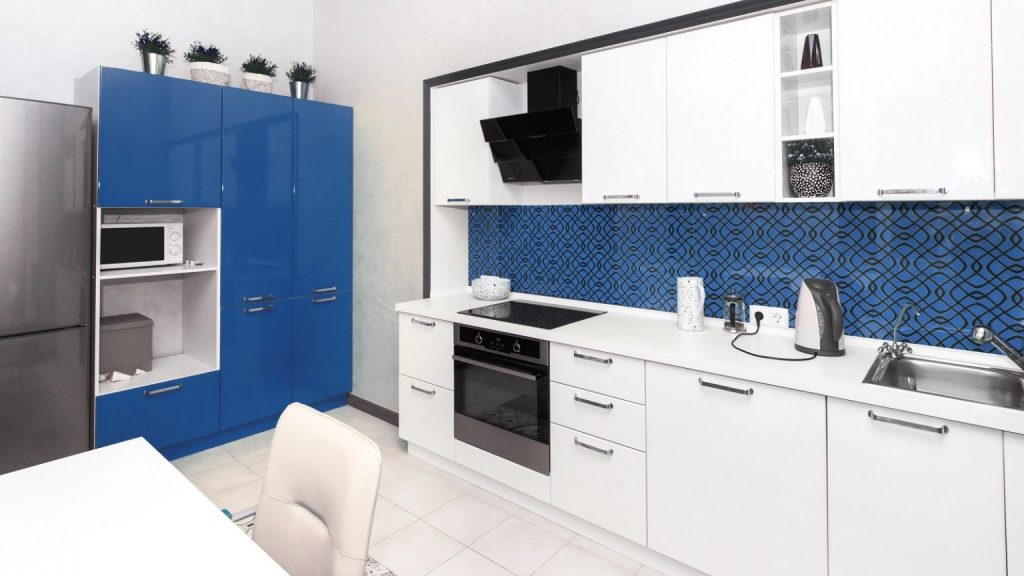 Classic Blue colore Pantone 2020 - image cucina-blu-1536x864-1024x576 on http://www.designedoo.it