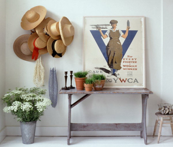 Come trascorrere il tempo in casa: Riordinare il guardaroba - image arredare-vestiti-cappelli-interior-decorating-with-hats-20 on http://www.designedoo.it