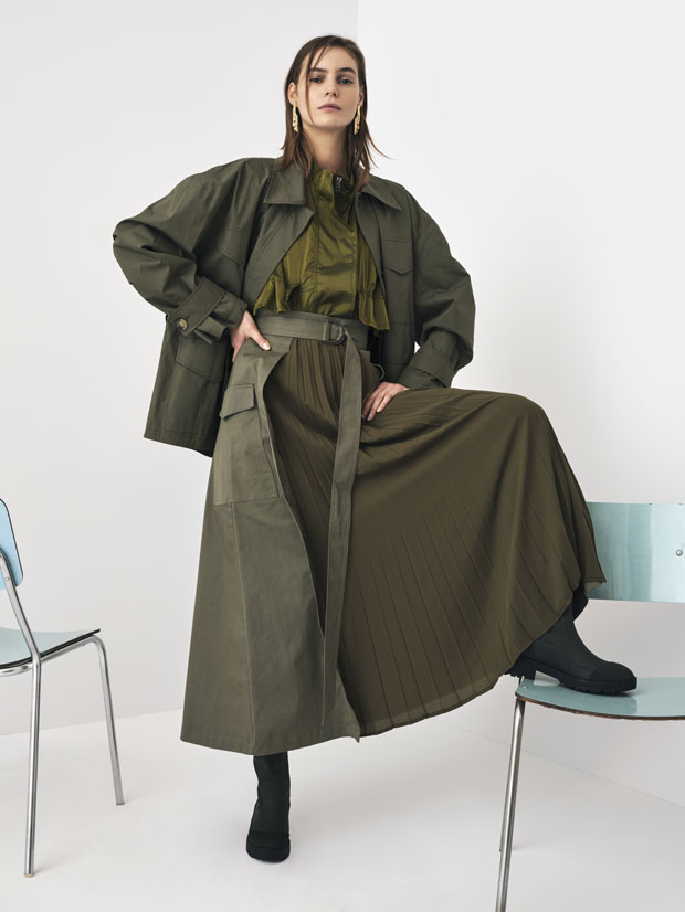 Giallo e grigio: i colore Pantone del 2021 per arredare - image moda-2020-UN-TOTAL-LOOK-MILITARY-CHIC-PER-LA-COLLEZIONE-PE-2020-DEL-BRAND-PLEASE on http://www.designedoo.it