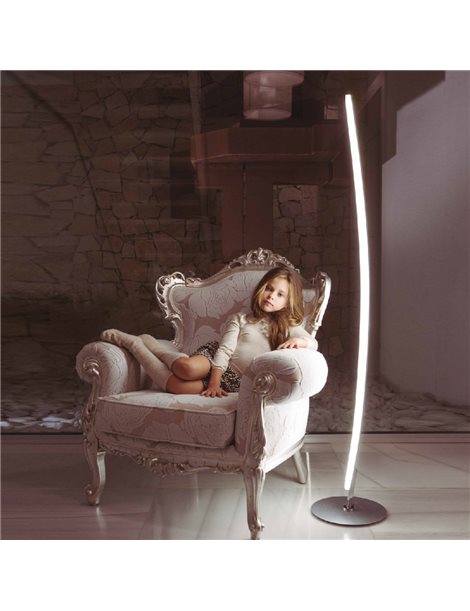 La lampada da terra: funzionale e decorativa - image lamp-tubo-2 on http://www.designedoo.it