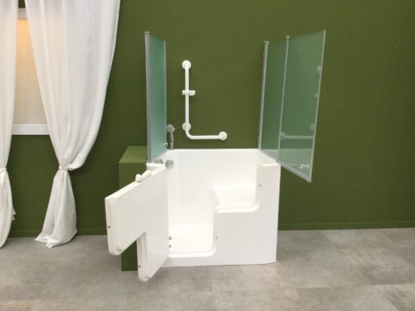 Come aumentare l’accessibilità del bagno grazie alla vasca da bagno walk-in - image vasca-con-porta-con-seduta-anziani-disabili-serena-small-600x450-1 on http://www.designedoo.it