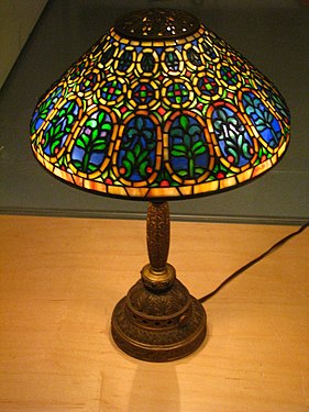 Arredare un monolocale:  5 consigli da non perdere - image lamp-281px-WLA_nyhistorical_1910_desk_lamp on http://www.designedoo.it