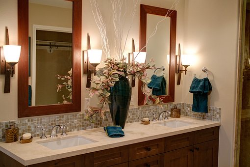 Specchio in legno rustico in bagno