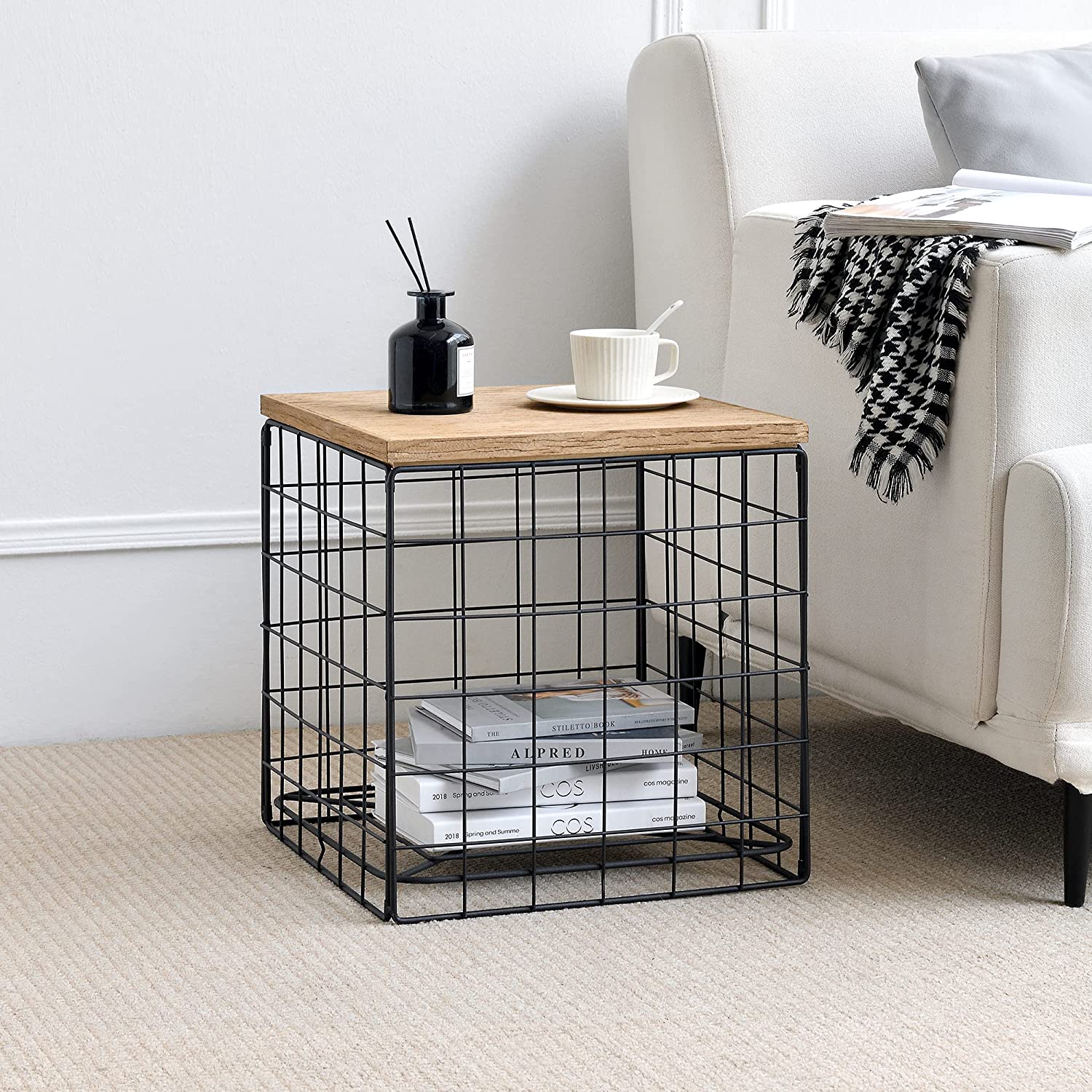 amazon-en-casa-Tavolino-Contenitore-a-Forma-di-Cubo-LxPxA-40-x-40-x-42-cm-Tavolino-Basso-con-Cestello-Portaoggetti-in-Metallo-e-Piano-Rimovibile-Nero